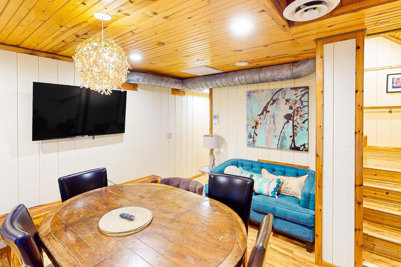 Cabin-Style Book House & Writing Barn Austin Oda fotoğraf