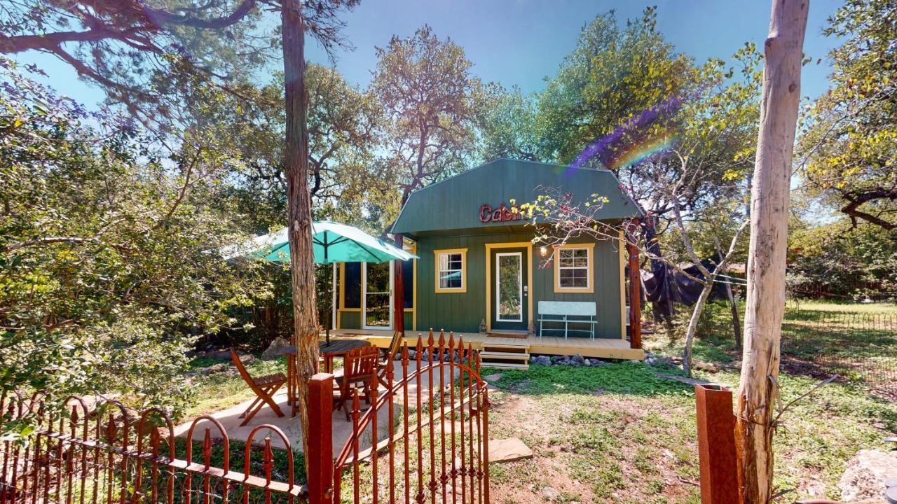 Cabin-Style Book House & Writing Barn Austin Oda fotoğraf