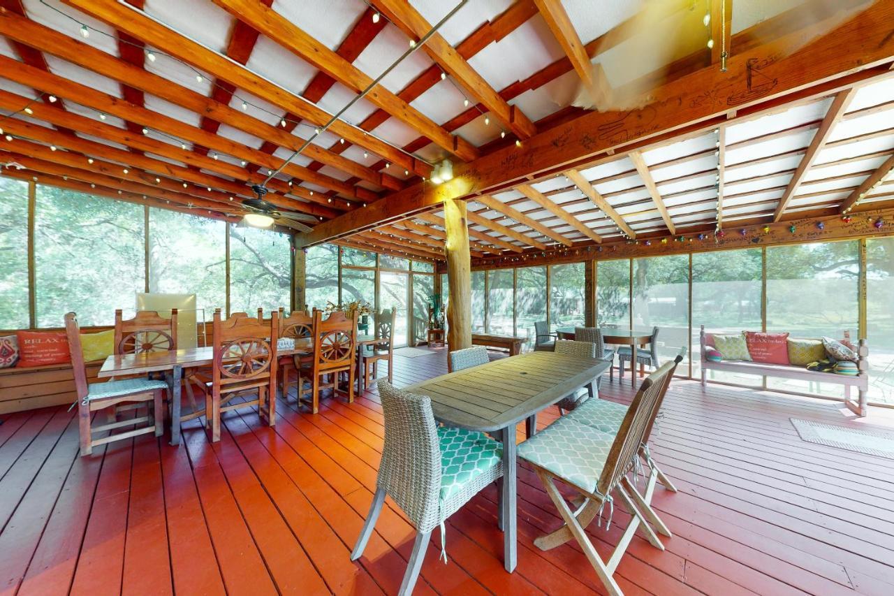 Cabin-Style Book House & Writing Barn Austin Oda fotoğraf