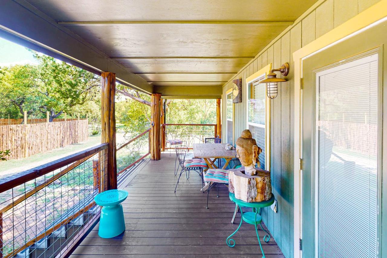 Cabin-Style Book House & Writing Barn Austin Oda fotoğraf