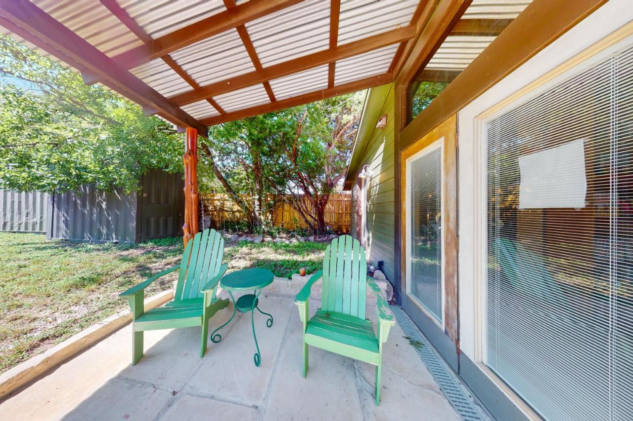 Cabin-Style Book House & Writing Barn Austin Oda fotoğraf